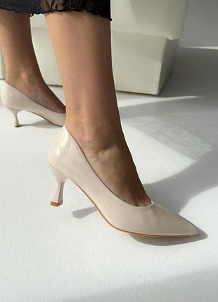 Классические туфли на устойчивом каблуке