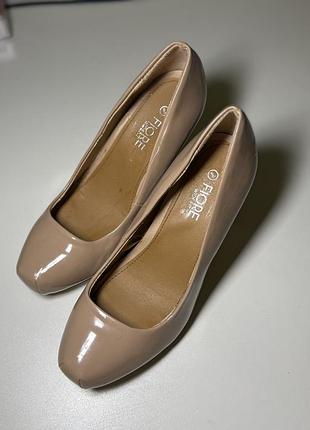 Лаковані, бежеві туфлі, весільні