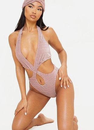 Слитный купальник с вырезами из вафельного розового бархата prettylittlething