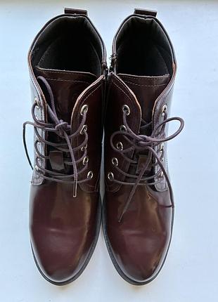 Черевики з натуральної лакованої шкіри р. 39