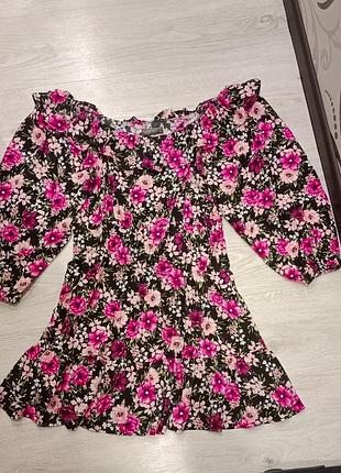 Платье с рюшами в цветочный принт