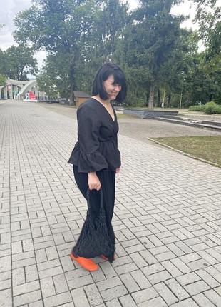 Чорна блузка кльош на завʼязці і сумка