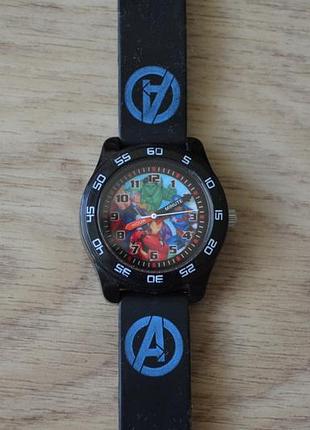 Кварцевые часы marvel avengers boys с резиновым ремешком avg9007ph