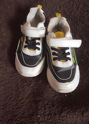 Кроссовки детские