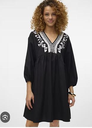 Сукня жіноча з вишивкою