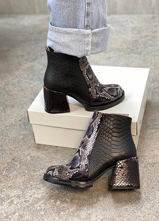Черевики ботильйони з італійської шкіри на підборах під рептилію пітон змія