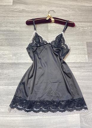 Атласна нічна сорочка міні коротка з мереживом чорна жіноча