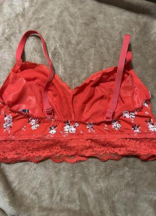 Бюстгалтер-топік