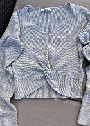 Мʼякий сірий светрик, теплий