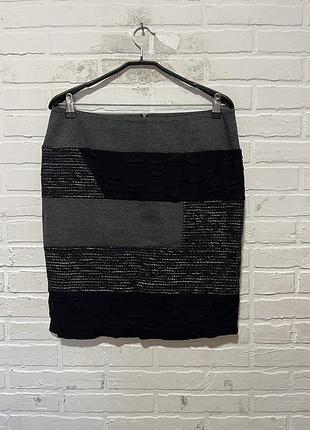 Гарна жіноча міні-спідниця юбка