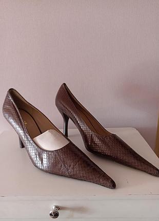 Женские кожаные туфли