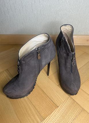 Ботильйони із нубука