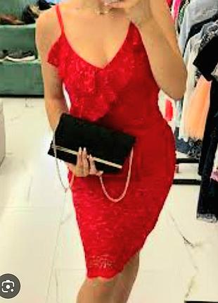 Невероятно красивое кружевное платье с легкими пайетками