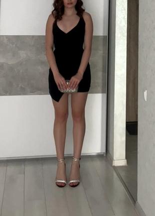 Вечірня сукня зі стразами