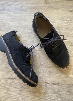 Стильні базові лофери 36