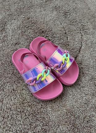 Босоніжки, капці для дівчинки