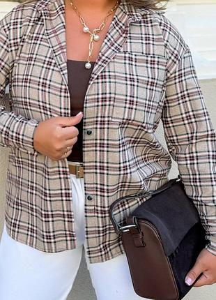 Женская повседневная базовая оверсайз-рубашка в клетку бежевая