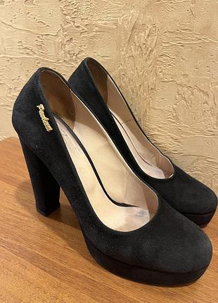 Замшеві туфлі на підборах