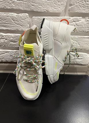 Жіночі кросівки білого кольору