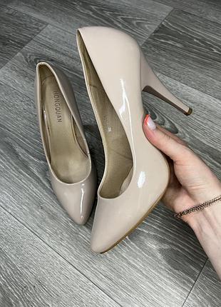 Туфлі лаковані