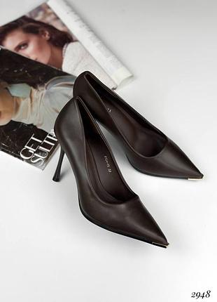 Коричневые шоколадные женские туфли лодочки на шпильке с металлическим носочком