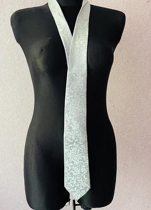 Нова сіра краватка