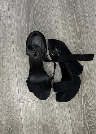 Чорні босоніжки 38 розмір