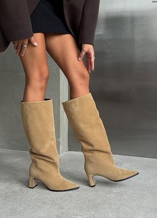 Сапоги женские песок замша / демисезонные сапоги песочного цвета на каблуке / зимние сапоги песочного цвета на каблуке