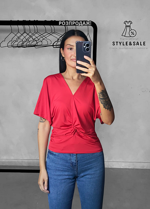 Шикарная модная красная блузка с декором