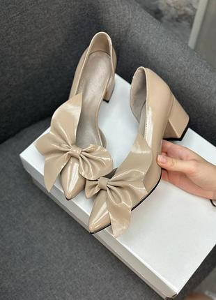 Бежевые женские туфли из натуральной кожи