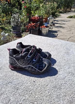 Детские кроссовки