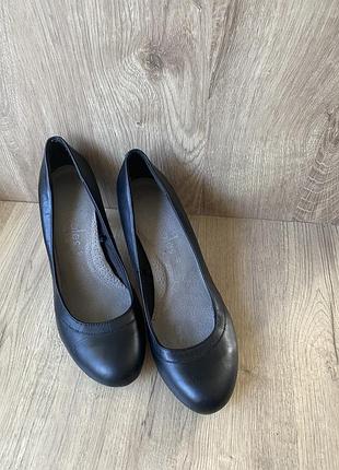 Класичні шкіряні туфлі човники 40 розмір