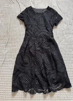 Черное кружевное платье