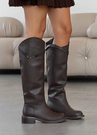 Коричневі шоколадні натуральні шкіряні демісезонні демі осінні чоботи труби шкіра шоколад з пряжкою ремінцем