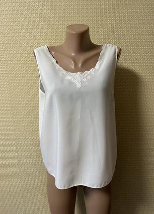 Біла майка святкова