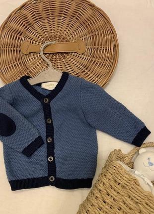 Вязана кофта на гудзиках