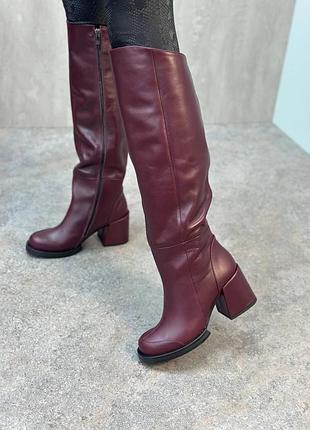 Элегантные женские сапоги на устойчивом каблуке