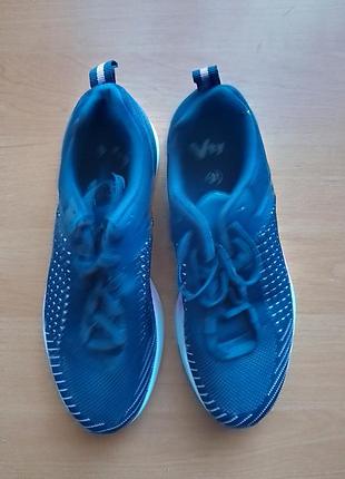 Женские кроссовки vty