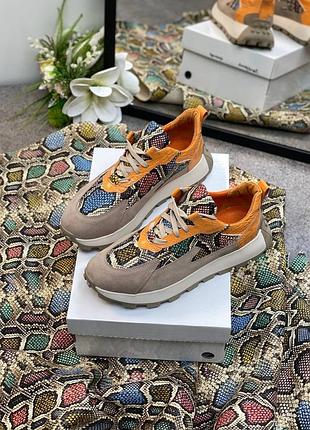 Разноцветные женские кроссовки из натуральной кожи