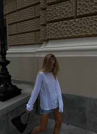 Базовый лонгслив в рубчик со швами