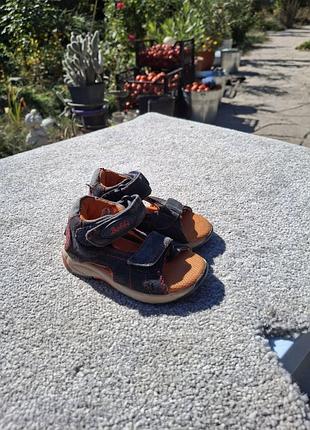 Детские сандалии