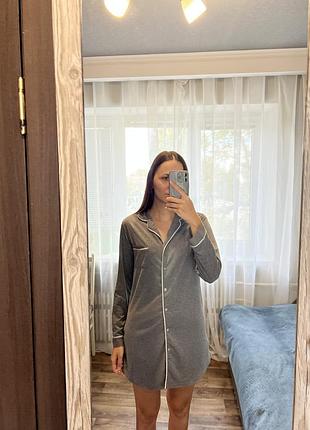 Жіночий сірий халат на гудзиках