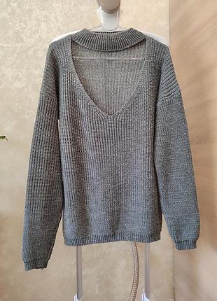 Свитер с красивым декольте