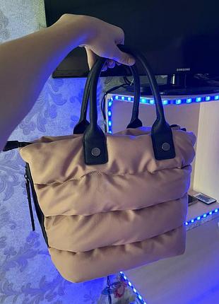 Стильна рожева сумка.