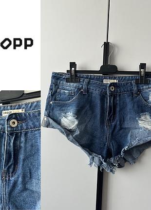 Коротенькие джинсовые шорты