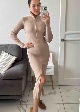 Женское платье-миди в рубчик по всей длине молния