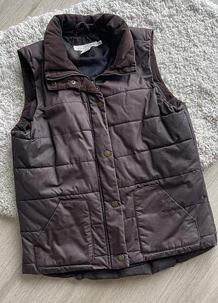 Жилет h&m.