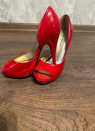 Туфлі червоні лакові