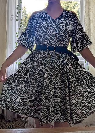 Сукня зелена з ві подібним вирізом,  жіноча  легка та практична 
розмір- м