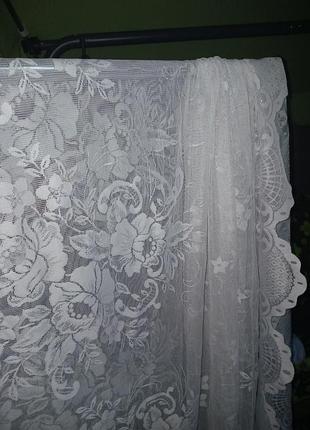 Белая тюль в цветы